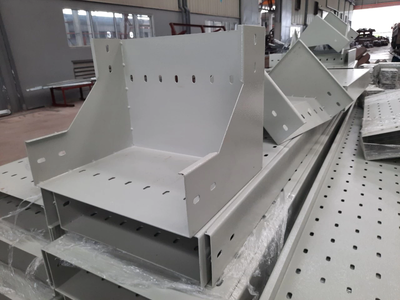 Báo giá máng cáp mạ kẽm nhúng nóng 